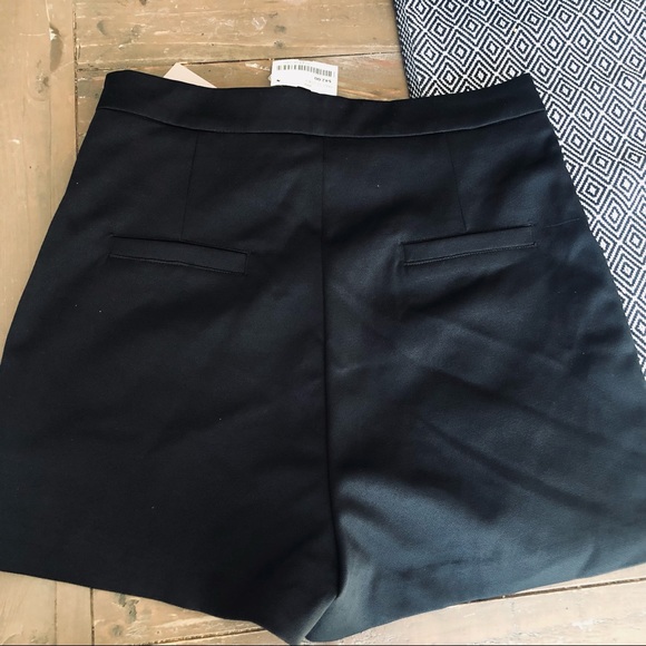Black - clasp high waist shorts - Picture 5 of 5